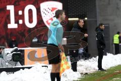 2. Bundesliga - 1. FC Kaiserslautern - FC Ingolstadt 04 - Cheftrainer Jeff Strasser Kaiserslautern schreit feuert an, hinten Cheftrainer Stefan Leitl (FCI)