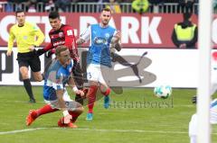 2. Bundesliga - Fußball - Holstein Kiel - FC Ingolstadt 04 - mitte Alfredo Morales (6, FCI)  Torchance Rafael Czichos (5 Kiel) Dominik Schmidt (3 Kiel)
