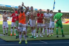 2. BL - Saison 2017/2018 - Eintracht Braunschweig - FC Ingolstadt 04 - Die mannschaft bedankt sich bei den mitgereisten fans - Foto: Meyer Jürgen