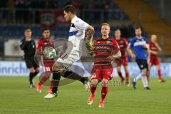 2. Bundesliga - Fußball - DSC Arminia Bielefeld - FC Ingolstadt 04 - Sonny Kittel (10, FCI) kommt zu spät Torwart Stefan Ortega Moreno (1 DSC)
