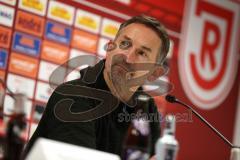 2. Bundesliga - Fußball - Jahn Regensburg - FC Ingolstadt 04 - Pressekonferenz nach dem Spiel Cheftrainer Achim Beierlorzer (Jahn)