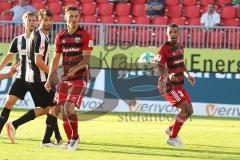 2. Bundesliga - Fußball - SV Sandhausen - FC Ingolstadt 04 - 1:0 - rechts Marvin Matip (34, FCI) und Stefan Kutschke (20, FCI) verpassen den Ball
