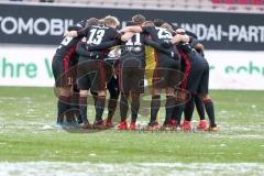 2. BL - Saison 2017/2018 - 1.FC Kaiserslautern - FC Ingolstadt 04 - Die Mannschaft bildet einen Kreis vor dem Spiel - Foto: Meyer Jürgen