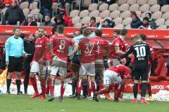 2. Bundesliga - 1. FC Kaiserslautern - FC Ingolstadt 04 - rote Karte für Benjamin Kessel (5 Kaiserslautern)