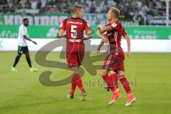 2. Bundesliga - Fußball - SpVgg Greuther Fürth FC Ingolstadt 04 - Sonny Kittel (10, FCI) trifft zum 0:1, Tor Führung Jubel , zeigt seinen Ärmel, Max Christiansen (5, FCI)