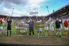 2. BL - Saison 2017/2018 - FC Heidenheim - FC Ingolstadt 04 - Die Mannschaft bedankt sich bei den Fans nach dem Spiel - Foto: Meyer Jürgen