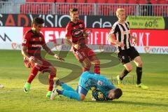 2. Bundesliga - Fußball - SV Sandhausen - FC Ingolstadt 04 - 1:0 - Darío Lezcano (11, FCI) und Antonio Colak (7, FCI) kommen zu spät Torwart Schuhen, Marcel (16 SV) war schneller