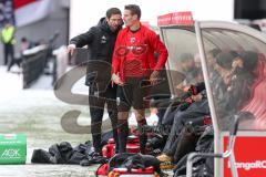 2. BL - Saison 2017/2018 - 1.FC Kaiserslautern - FC Ingolstadt 04 - Andre Mijatovic (Co-Trainer FCI) gibt an Stefan Kutschke (#20 FCI) Anweisungen - Foto: Meyer Jürgen