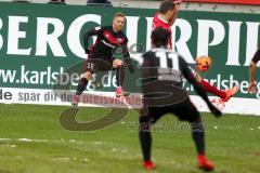 2. BL - Saison 2017/2018 - 1.FC Kaiserslautern - FC Ingolstadt 04 - Sonny Kittel (#10 FCI) flankt den Ball in den Strafraum - Foto: Meyer Jürgen