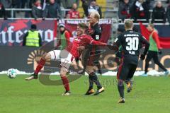 2. Bundesliga - 1. FC Kaiserslautern - FC Ingolstadt 04 - Nicklas Shipnoski (37 Kaiserslautern) Tobias Levels (3, FCI) Thomas Pledl (30, FCI)