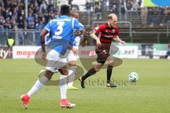 2. Bundesliga - Fußball - SV Darmstadt 98 - FC Ingolstadt 04 - rechts Tobias Levels (3, FCI) Jones Joevin (3 Darmstadt)