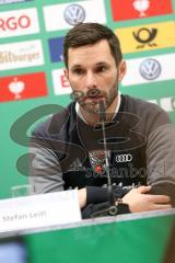 DFB-Pokal - SC Paderborn 07 - FC Ingolstadt 04 - Spiel ist aus 1:0 Niederlage, Pressekonferenz nach dem Spiel, nachdenklich Cheftrainer Stefan Leitl (FCI)