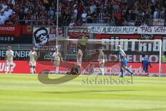 2. Bundesliga - Fußball - FC Ingolstadt 04 - Holstein Kiel - Tor für Kiel Enttäuschung beim FCI Torwart Örjan Haskjard Nyland (1, FCI) am Boden, Torschütze Kingsley Schindler (27 Kiel) holt Ball