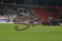 2. BL - Saison 2017/2018 - FC Ingolstadt 04 - Eintracht Braunschweig - Die Mannschaft bildet einen Kreis nach dem Spiel - Foto: Meyer Jürgen