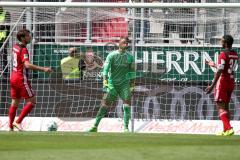 2. BL - Saison 2017/2018 - FC Ingolstadt 04 - SSV Jahn Regensburg - Martin Hansen (#35 Torwart FCI) bekommt de 2:3 Führungstreffer - Heber - Roman Bregerie (#18 FCI) - jubel - Marvin Matip (#34 FCI) - Foto: Meyer Jürgen