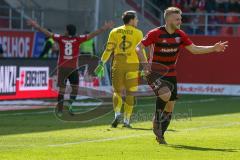 2. BL - Saison 2017/2018 - FC Ingolstadt 04 - Arminia Bielefeld - Robert Leipertz (#13 FCI) mit dem 2:1 Führungstreffer jubel - Stefan Ortega Morena (Torwart #1 Bielefeld) - Foto: Meyer Jürgen