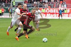 2. Bundesliga - Fußball - FC Ingolstadt 04 - 1. FC Nürnberg - Sonny Kittel (10, FCI) Eduard Löwen (38 FCN) Tobias Levels (3, FCI)