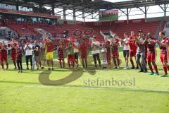 2. Bundesliga - Fußball - FC Ingolstadt 04 - 1. FC Kaiserslautern - Moritz Hartmann (9, FCI) verabschiedet sich von den Fans, Humba Tanz Mikrofon, Team tanzt