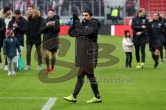 2. Bundesliga - Fußball - FC Ingolstadt 04 - Fortuna Düsseldorf - Sieg Jubel Mannschaft bedankt sich bei den Fans Kurve Almog Cohen (8, FCI)