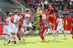 2. BL - Saison 2017/2018 - FC Ingolstadt 04 - SSV Jahn Regensburg - Roman Bregerie (#18 FCI) beim Kopfball - Philipp Pentke (#1 Torwart Regensburg) - Foto: Meyer Jürgen