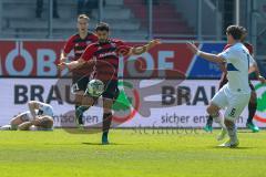 2. BL - Saison 2017/2018 - FC Ingolstadt 04 - Arminia Bielefeld - Almog Cohen (#8 FCI) - Patrick Weihrauch (#6 Bielefeld) - Foto: Meyer Jürgen