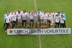 2. Bundesliga - Fußball - FC Ingolstadt 04 - Dynamo Dresden - Zusammen beide Mannschaften DFL Stiftung Strich durch Vorurteile