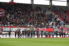 2. Bundesliga - Fußball - FC Ingolstadt 04 - SpVgg Greuther Fürth - Spiel ist aus 3:0 Sieg Spieler bedanken sich bei den Fans