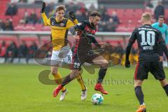 2. BL - Saison 2017/2018 - FC Ingolstadt 04 - Dynamo Dresden - Christian Träsch (#28 FCI) - Niklas Hauptmann (#36 Dresden) - Sonny Kittel (#10 FCI) - Foto: Meyer Jürgen