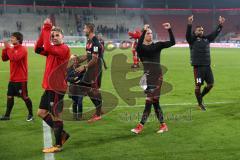 2. Bundesliga - Fußball - FC Ingolstadt 04 - SV Darmstadt 98 - Sieg 3:0 Team feiert mit den Fans Jubel Takahiro Sekine (22, FCI) Antonio Colak (7, FCI) Thomas Pledl (30, FCI) Sonny Kittel (10, FCI) Marvin Matip (34, FCI)