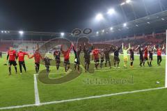2. Bundesliga - Fußball - FC Ingolstadt 04 - SV Darmstadt 98 - Sieg 3:0 Team feiert mit den Fans Jubel