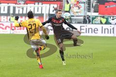 2. Bundesliga - Fußball - FC Ingolstadt 04 - Dynamo Dresden - Moussa Koné (27 Dresden) Marcel Gaus (19, FCI)