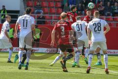 2. BL - Saison 2017/2018 - FC Ingolstadt 04 - Arminia Bielefeld - Almog Cohen (#8 FCI) mit einem Kopfball nach einer Ecke - Tobias Levels (#3 FCI) - Foto: Meyer Jürgen