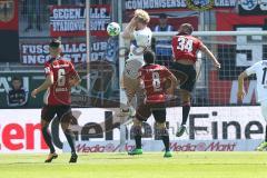 2. Bundesliga - Fußball - FC Ingolstadt 04 - DSC Armenia Bielefeld - Andreas Voglsammer (21 DSC) verletzt sich mit Marvin Matip (34, FCI) Almog Cohen (8, FCI) Alfredo Morales (6, FCI)