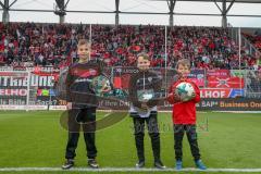2. BL - Saison 2017/2018 - FC Ingolstadt 04 -1. FC Nürnberg - Gewinner vom Speedball vor dem Spiel - Die Kinder hatten den schnellsten Schuss - Foto: Meyer Jürgen