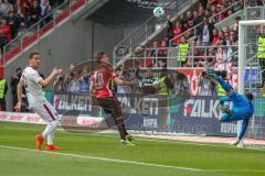 2. BL - Saison 2017/2018 - FC Ingolstadt 04 -1. FC Nürnberg - Stefan Kutschke (#20 FCI) mit einer Torchance - Fabian Bredlow (#24 Torwart Nürnberg) - Foto: Meyer Jürgen