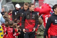 2. Bundesliga - Fußball - FC Ingolstadt 04 - Saisoneröffnung - Audi Schanzer Fußballschule im Stadion - Einlauf Spalier - Marcel Gaus (19, FCI)