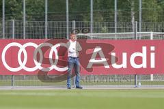 2. Bundesliga - Fußball - Testspiel - FC Ingolstadt 04 - Karlsruher SC - Cheftrainer Maik Walpurgis (FCI) beobachtet das Spiel