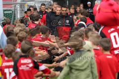 2. Bundesliga - Fußball - FC Ingolstadt 04 - Saisoneröffnung - Audi Schanzer Fußballschule im Stadion - Einlauf Spalier - Marvin Matip (34, FCI) Moritz Hartmann (9, FCI)
