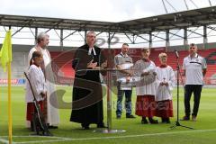 2. Bundesliga - Fußball - FC Ingolstadt 04 - Saisoneröffnung - Testspiel - Gottesdienst im Stadion mit Pfarrer Dr. Jürgen Habermann und Ericht Schredl