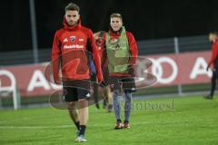 2. Bundesliga - Fußball - FC Ingolstadt 04 - Training nach Winterpause - Trinkpause Fatih Kaya (U19 Kapitän) und hinten Patrick Sussek