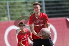 2. Bundesliga - Fußball - FC Ingolstadt 04 - Auftakttraining, neue Saison 2017/2018, Audi Sportpark Trainingsgelände - Phil Neumann (26, FCI) Krafttraining