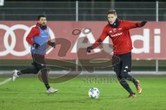 2. Bundesliga - Fußball - FC Ingolstadt 04 - Training nach Winterpause - Almog Cohen (8, FCI) und rechts Maximilian Thalhammer