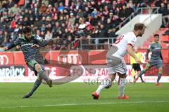 2. Bundesliga - FC Ingolstadt 04 - 1. FC Köln - Christian Träsch (28, FCI) trifft Johannes Geis (8 Köln)