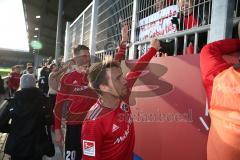 2. BL - Saison 2018/2019 - Holstein Kiel - FC Ingolstadt 04 - Die Mannschaft bedankt sich bei den Fans - Foto: Meyer Jürgen