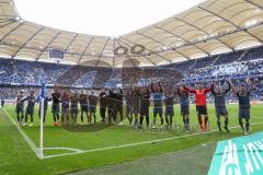 2. Bundesliga - Hamburger SV - FC Ingolstadt 04 - Sieg 0:3 für den FCI, Jubel mit den Fans, Humba Arme hoch, Freude