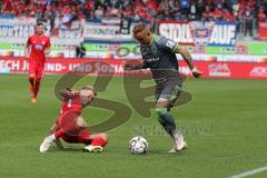 2. Bundesliga - Fußball - 1. FC Heidenheim - FC Ingolstadt 04 - Sonny Kittel (10, FCI) Oliver Steurer (HDH 4)