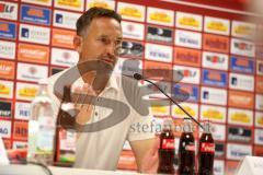 2. Bundesliga - Fußball - SV Jahn Regensburg - FC Ingolstadt 04 - Pressekonferenz nach dem Spiel 1:2, Cheftrainer Achim Beierlorzer (Jahn)