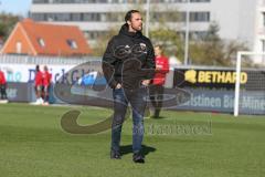2. BL - Saison 2018/2019 - Holstein Kiel - FC Ingolstadt 04 - Alexander Nouri (Cheftrainer FCI) verlässt nach dem warm machen das Spielfeld - Foto: Meyer Jürgen