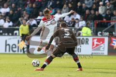 2. Bundesliga - FC St. Pauli - FC Ingolstadt 04 - Schuß Thorsten Röcher (29 FCI) Marvin Knoll (5 Pauli) stört