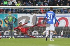 2. Bundesliga - SV Darmstadt 98 - FC Ingolstadt 04 - Kempe, Tobias (Darmstadt 11) trifft gegen Torwart Fabijan Buntic (24, FCI) knapp zum Ausgleich 1:1 Tor